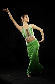Anni Wang performs traditional Dai Dance