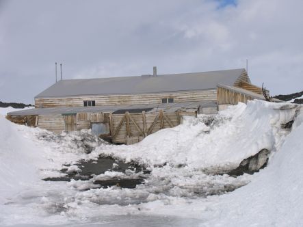 terra nova hut